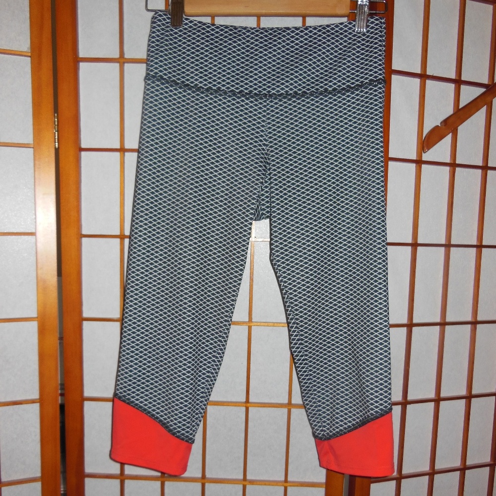 Onzie crops
